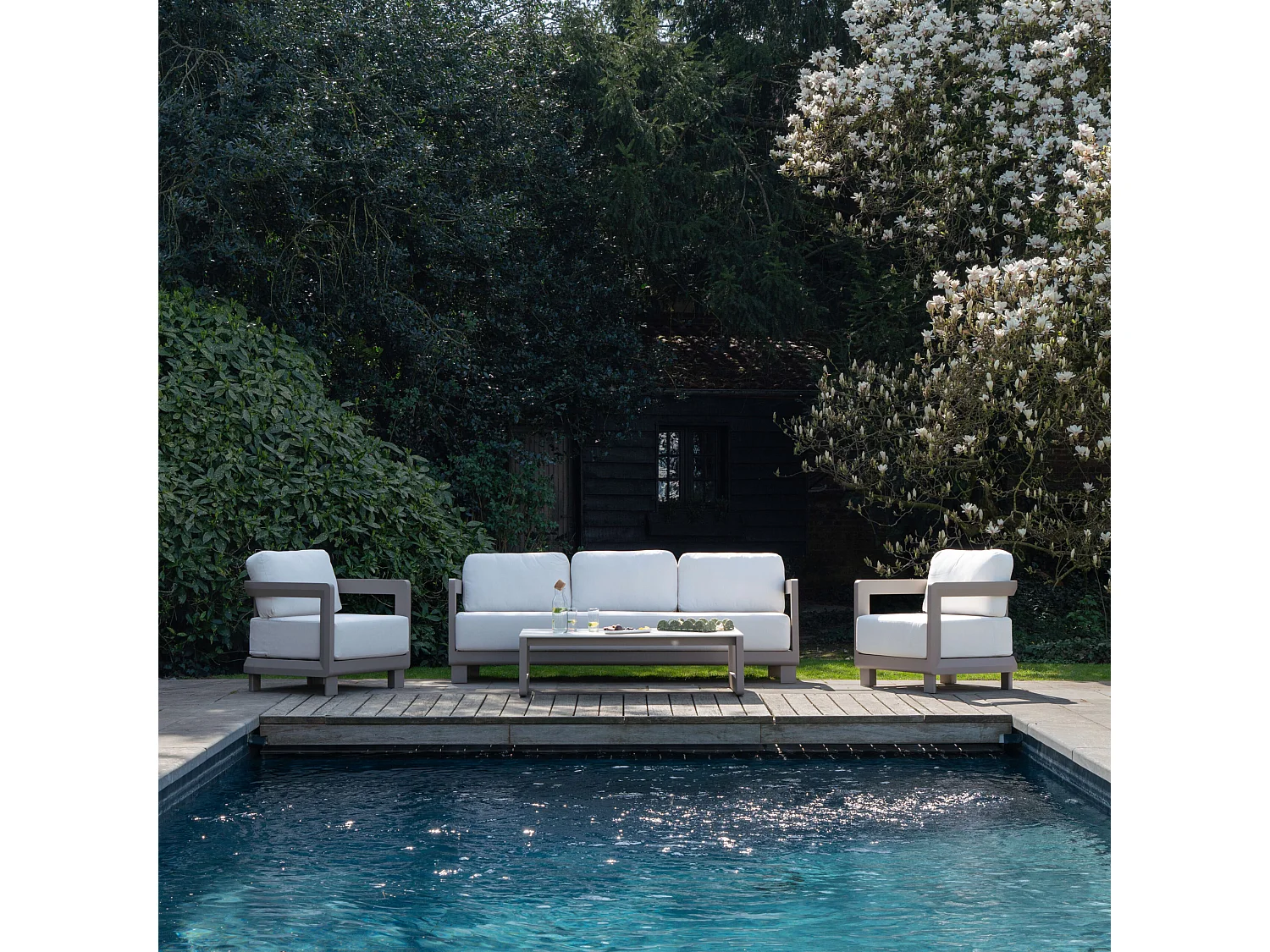 Salon bas 5p en aluminium Taupe et plateau en pierre Ivoire CALAROSSA