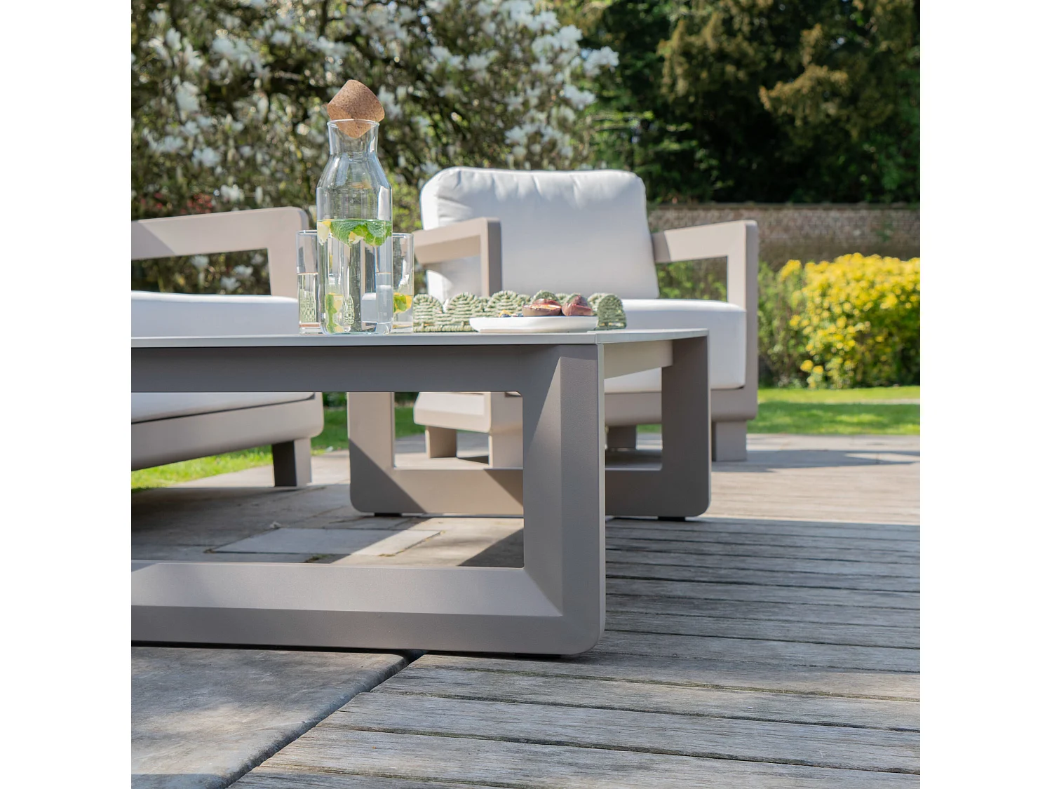 Salon bas 5p en aluminium Taupe et plateau en pierre Ivoire CALAROSSA