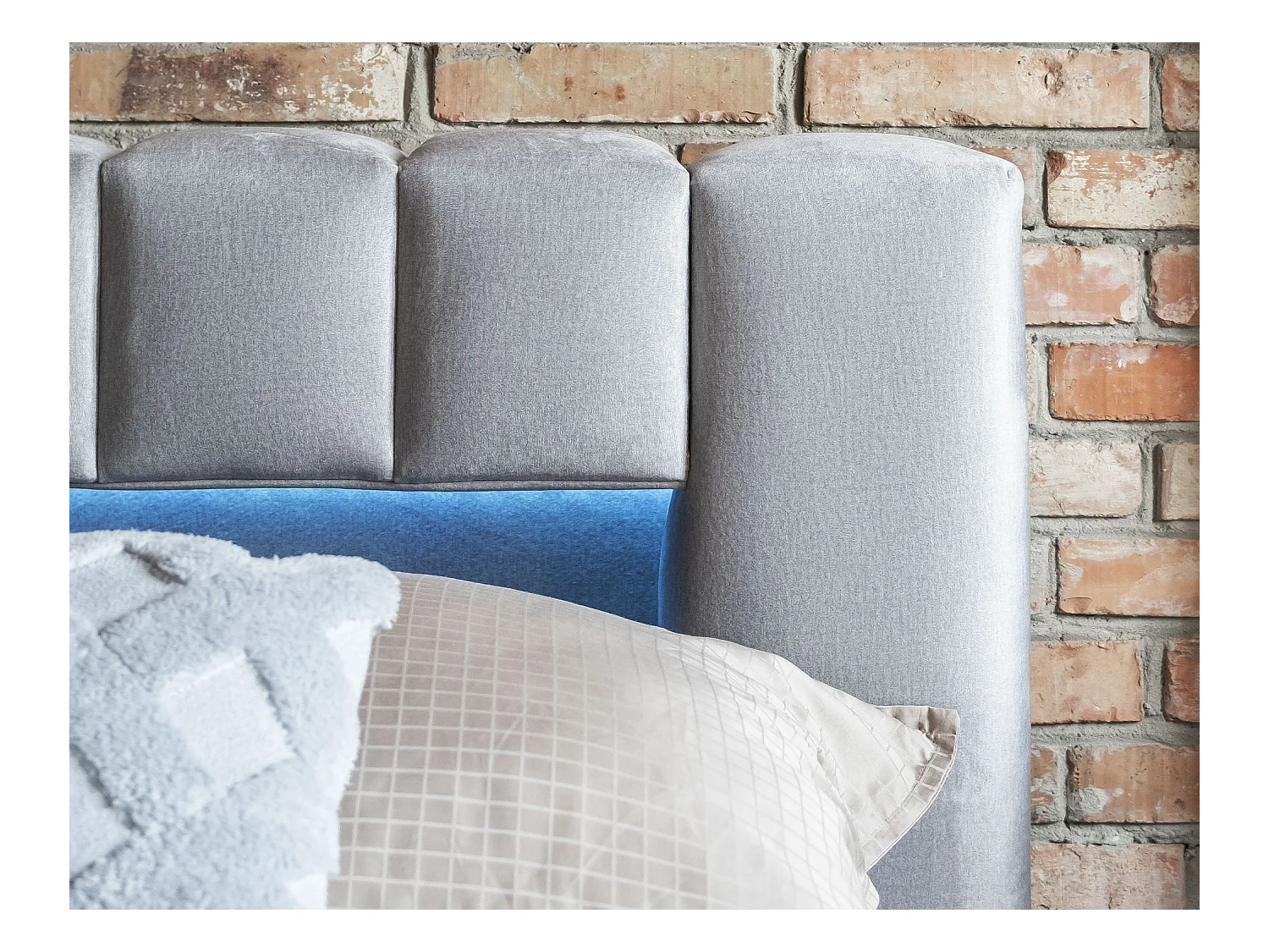 Lit coffre Luto prestige - Design tapissé velours et Led-Gris clair-140x200