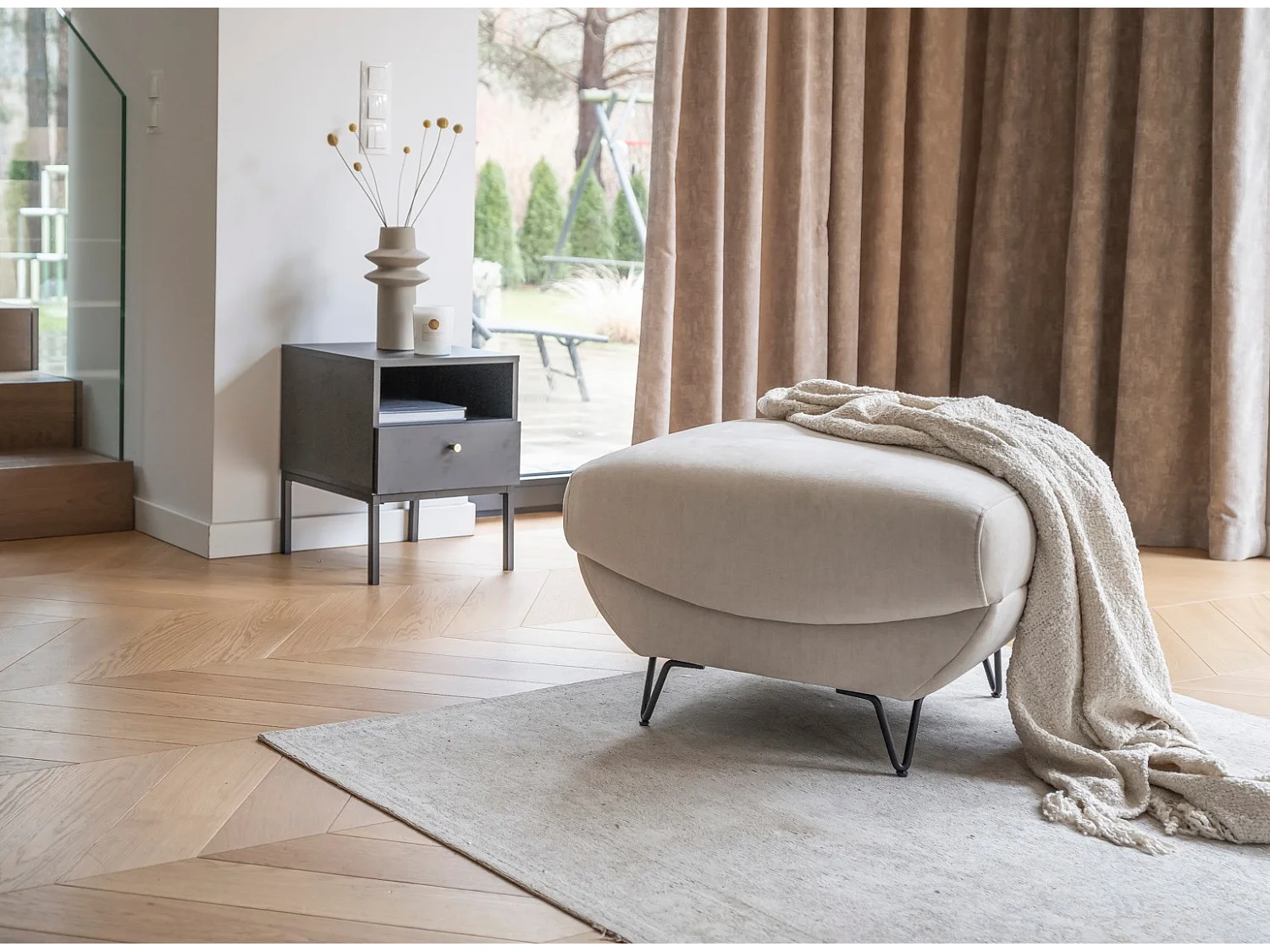 Pouf en velours ZURIK – Confort et praticité-Gris perle