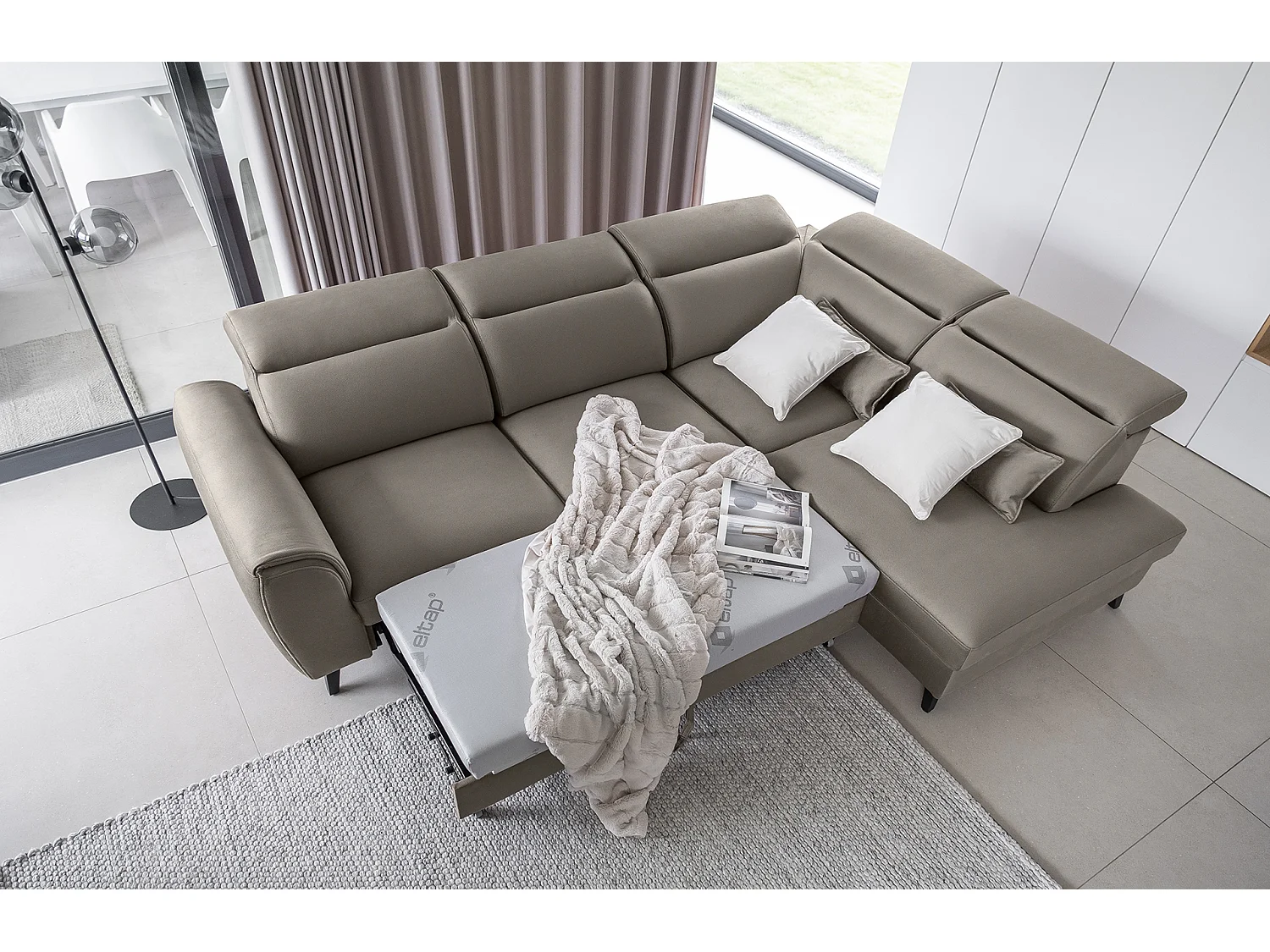 Canapé d'angle convertible avec rangement tissu NOBLESSE - Pieds bois noir-Marron foncé-angle gauche