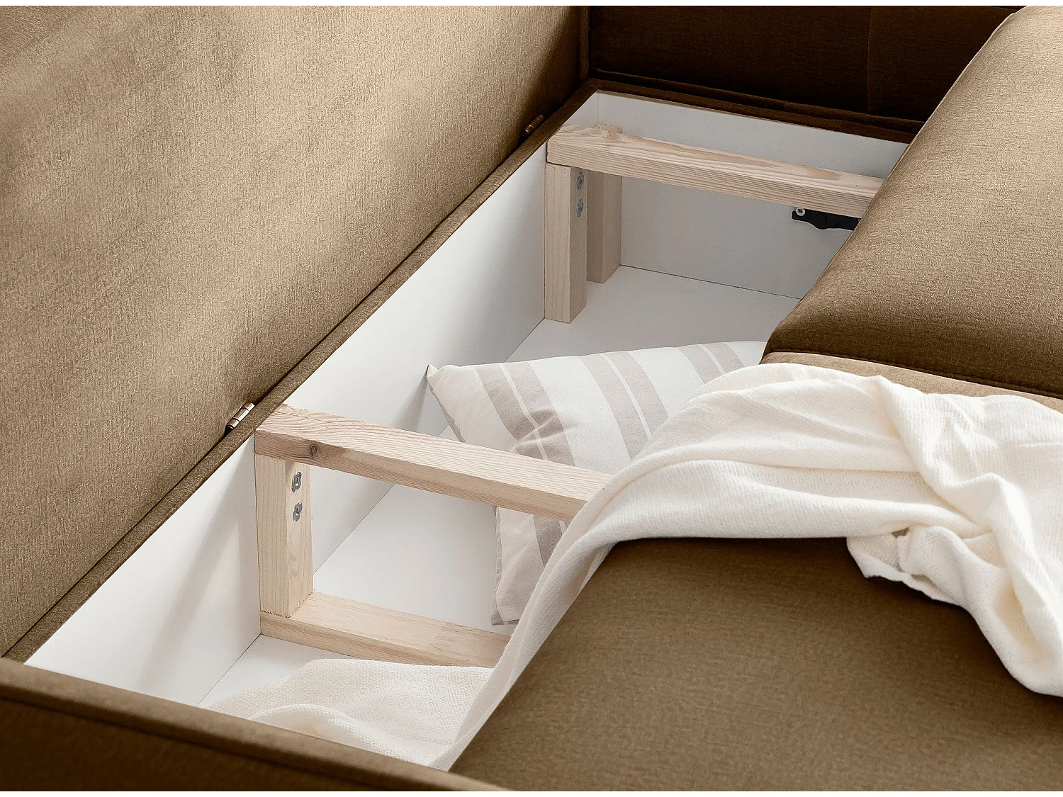 Canapé d'angle convertible velours ZURIK - Coffre de rangement et pieds métal noir-Beige-angle droit