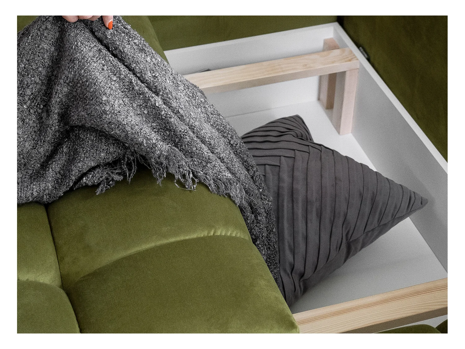 Canapé d'angle panoramique BOSTON en velours capitonné-Jaune curry-Méridienne A droite