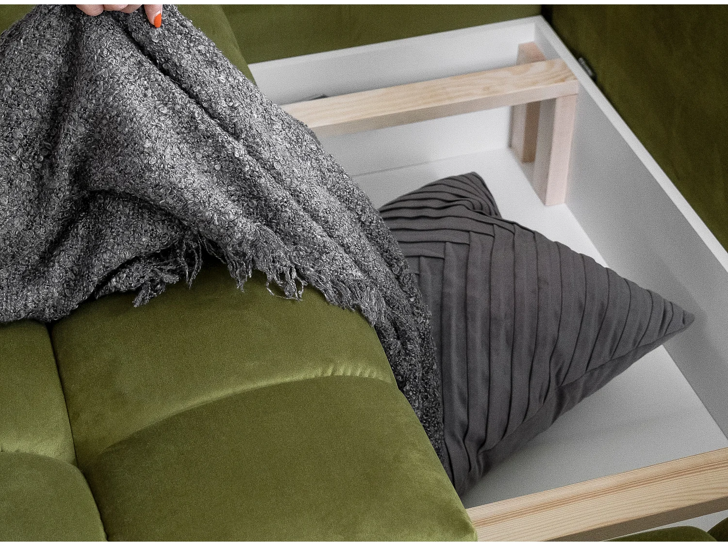 Canapé d'angle panoramique BOSTON en velours capitonné-Jaune curry-Méridienne A droite