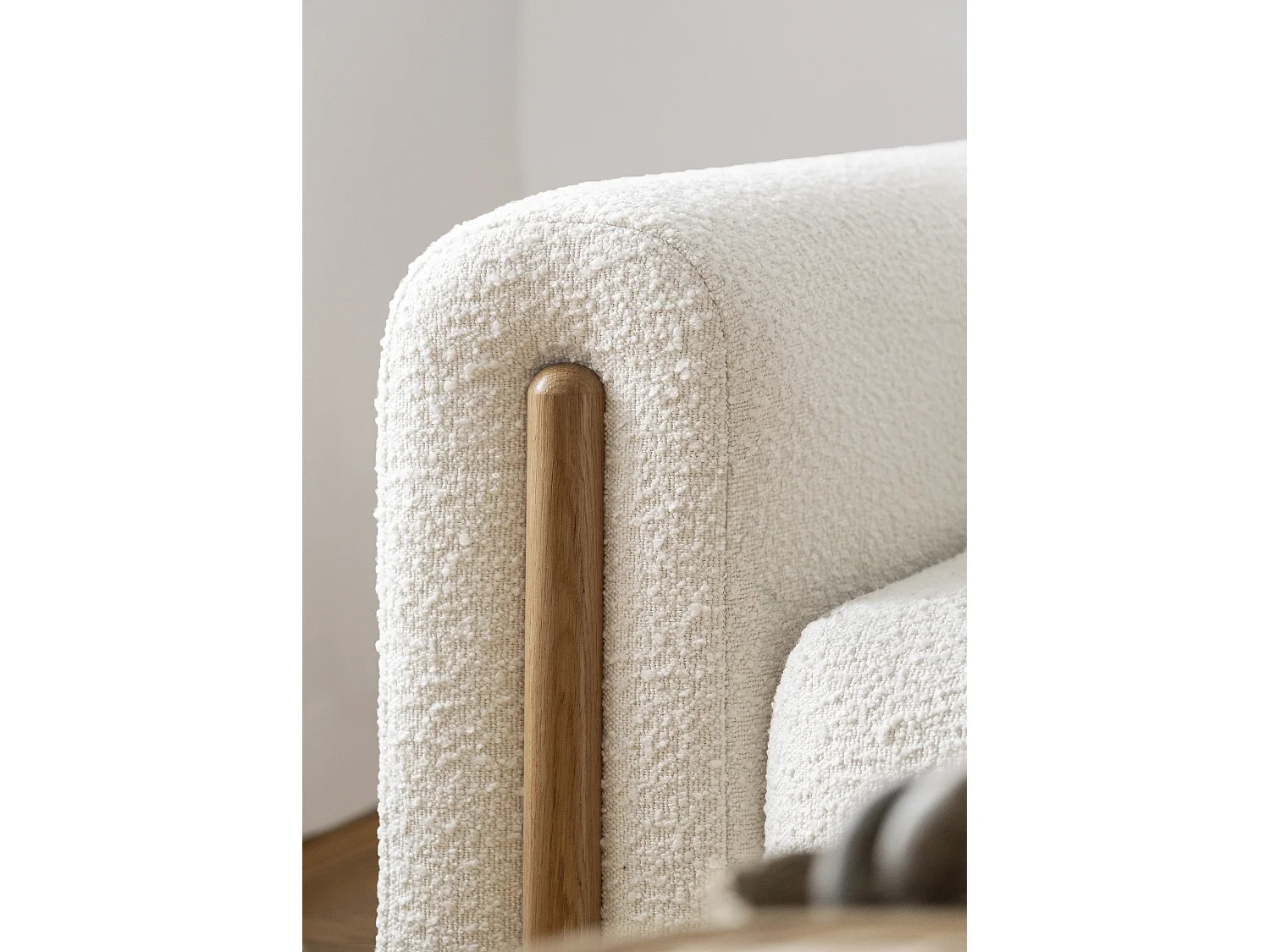 Canapé convertible en tissu bouclette DOVA - Pieds bois massif naturel-Blanc cassé