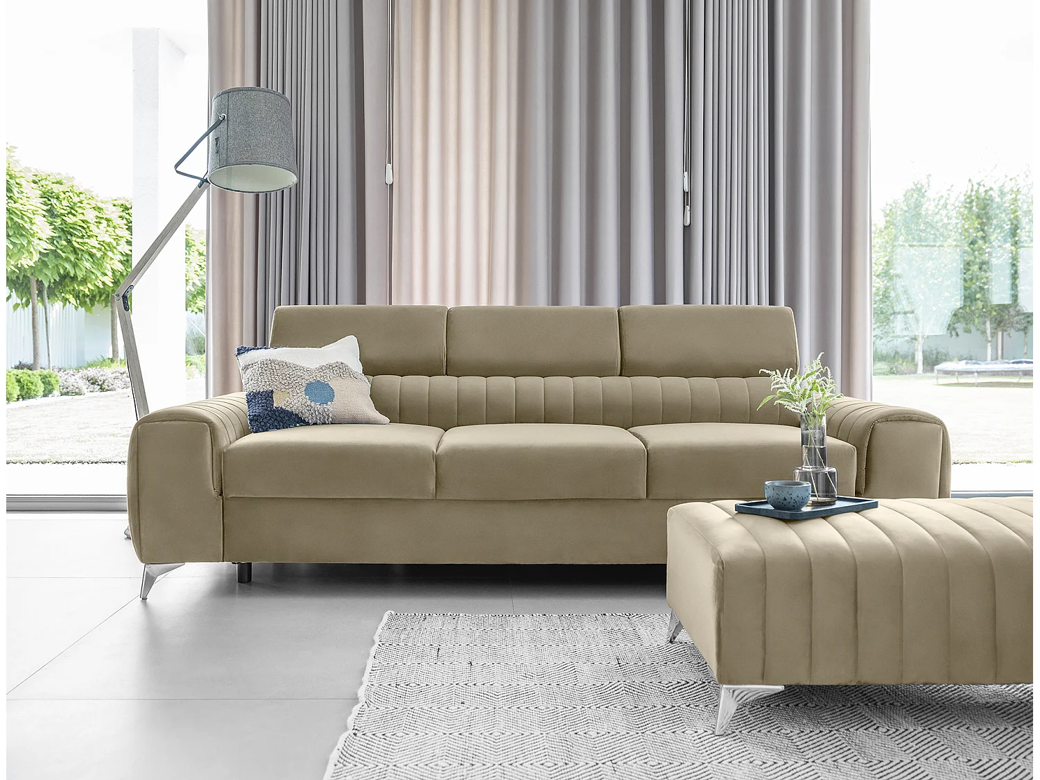 Canapé convertible velours LOZA - Appuis-tête réglables et pieds acier chromé-Beige