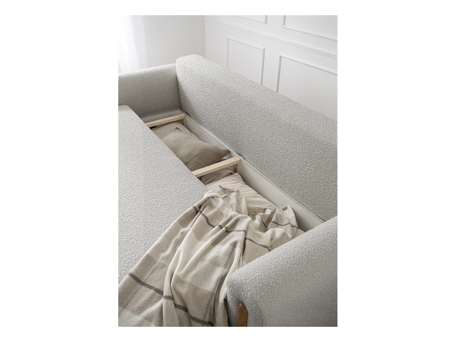 Canapé convertible en tissu bouclette DOVA - Pieds bois massif naturel-Beige clair