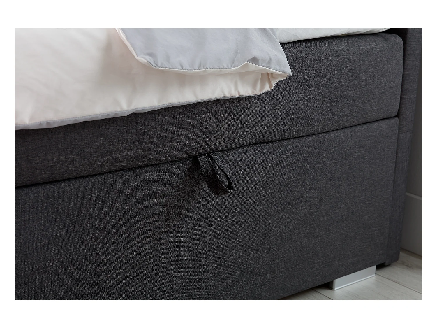 Lit chambre d'hôtel avec matelas simili cuir noir Alko-180x200