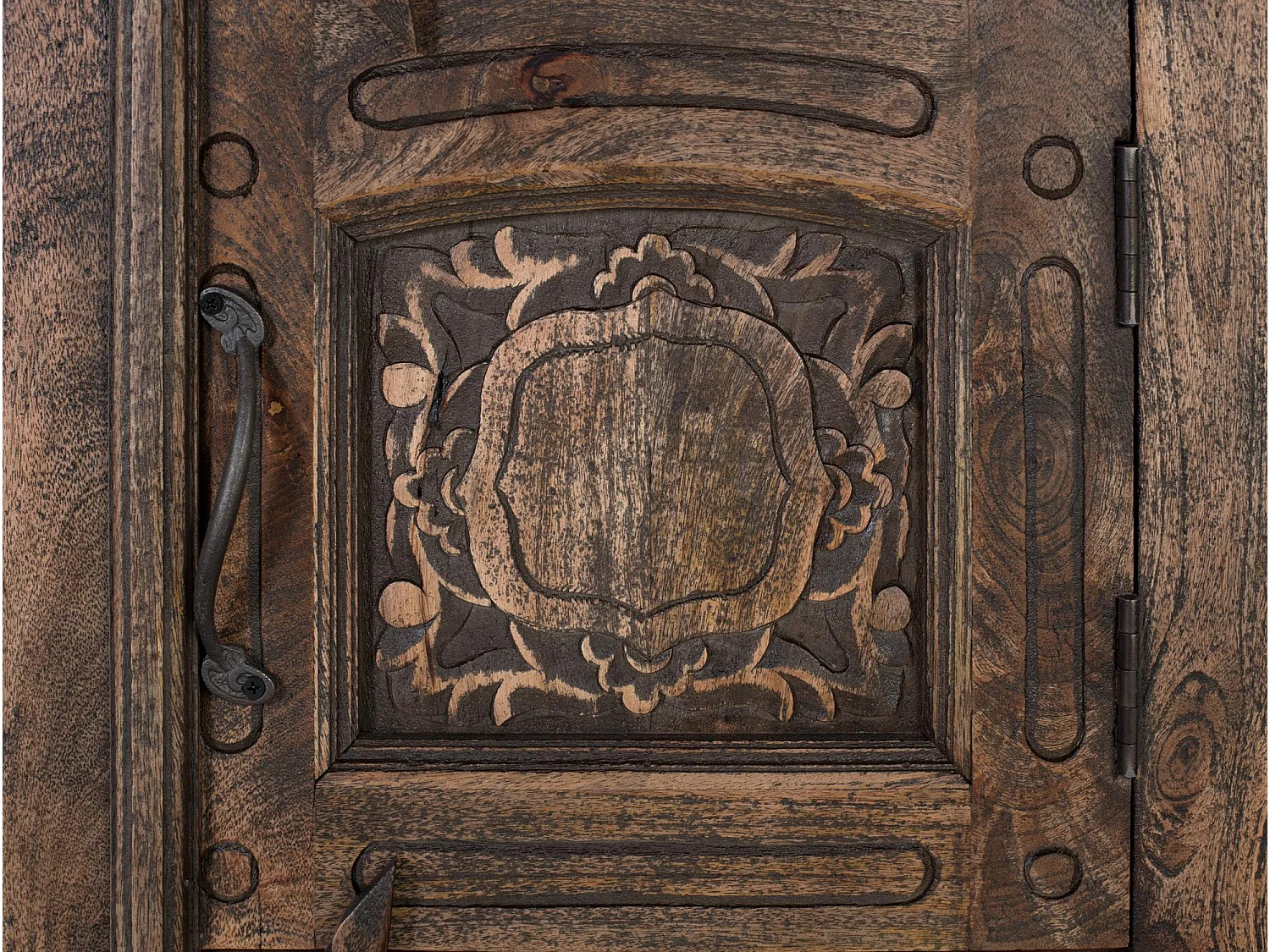 Table de chevet en bois de manguier massif avec une finition rustique