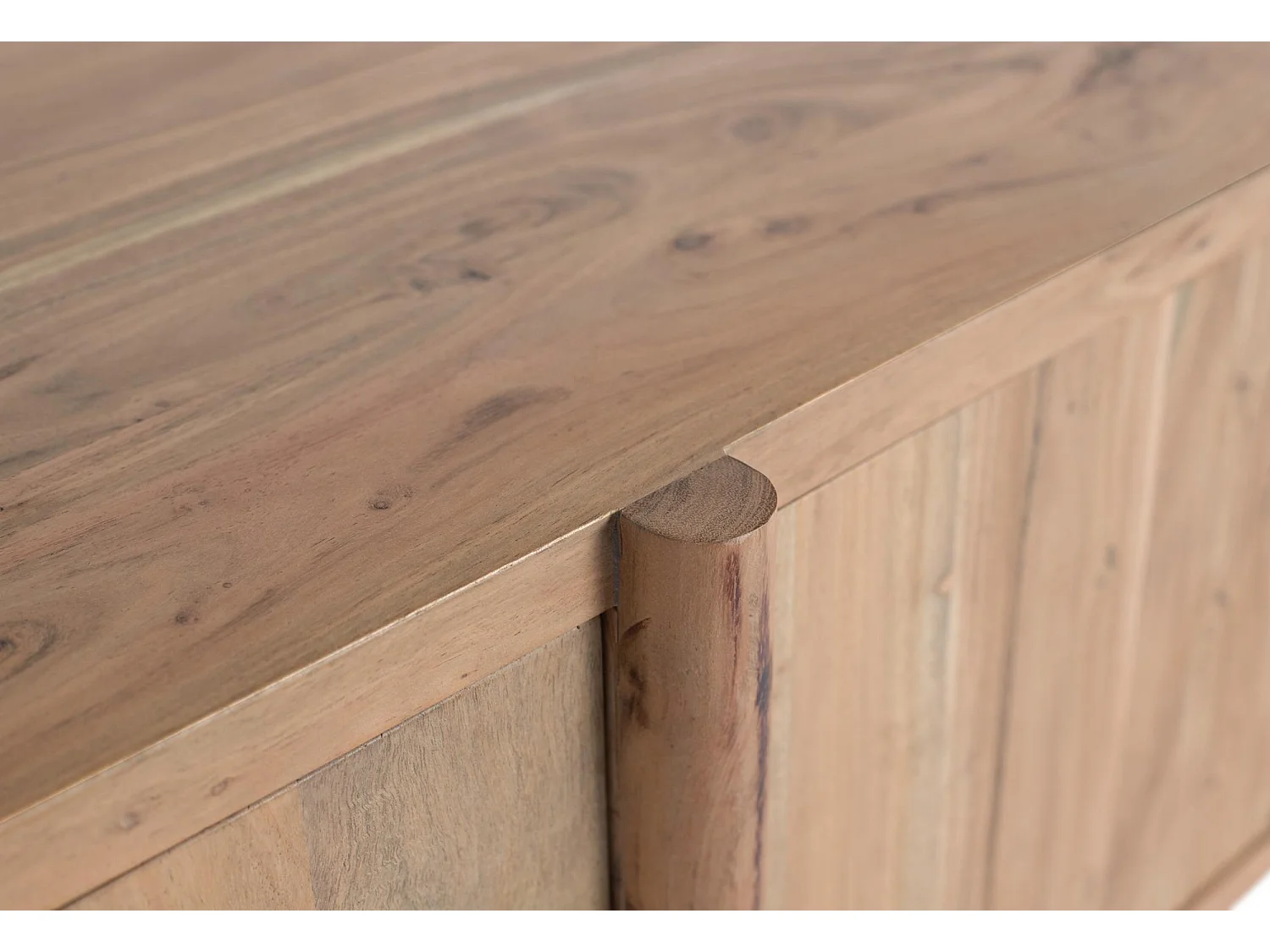 TV-Schrank aus massivem Akazienholz mit abgerundeten Ecken