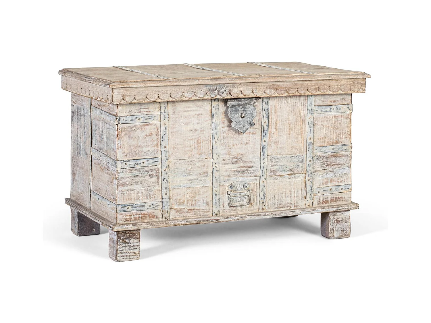 Coffre en bois avec ouverture par le haut et finition blanche décapée