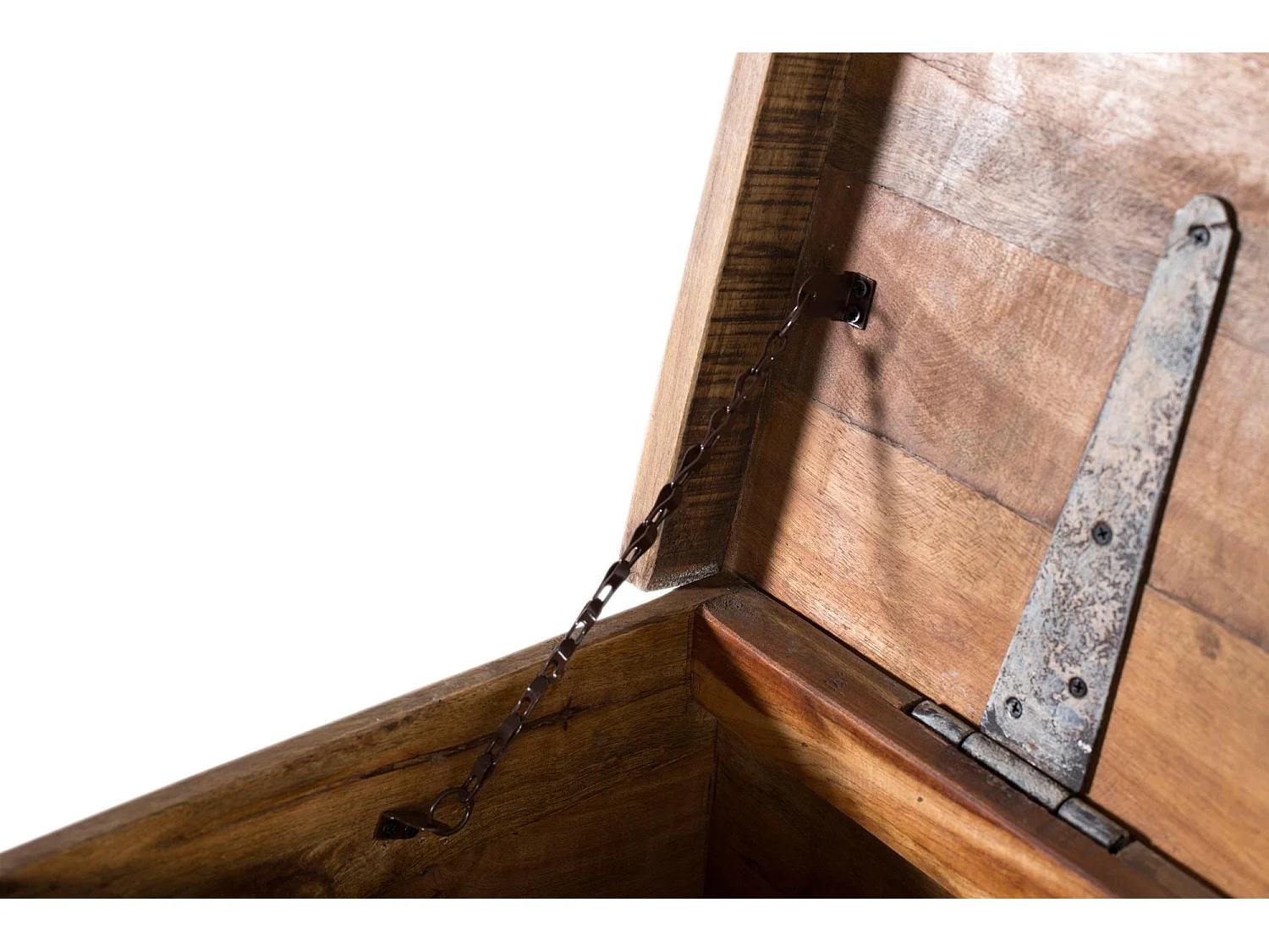 Coffre en bois avec ouverture par le haut et finition blanche décapée