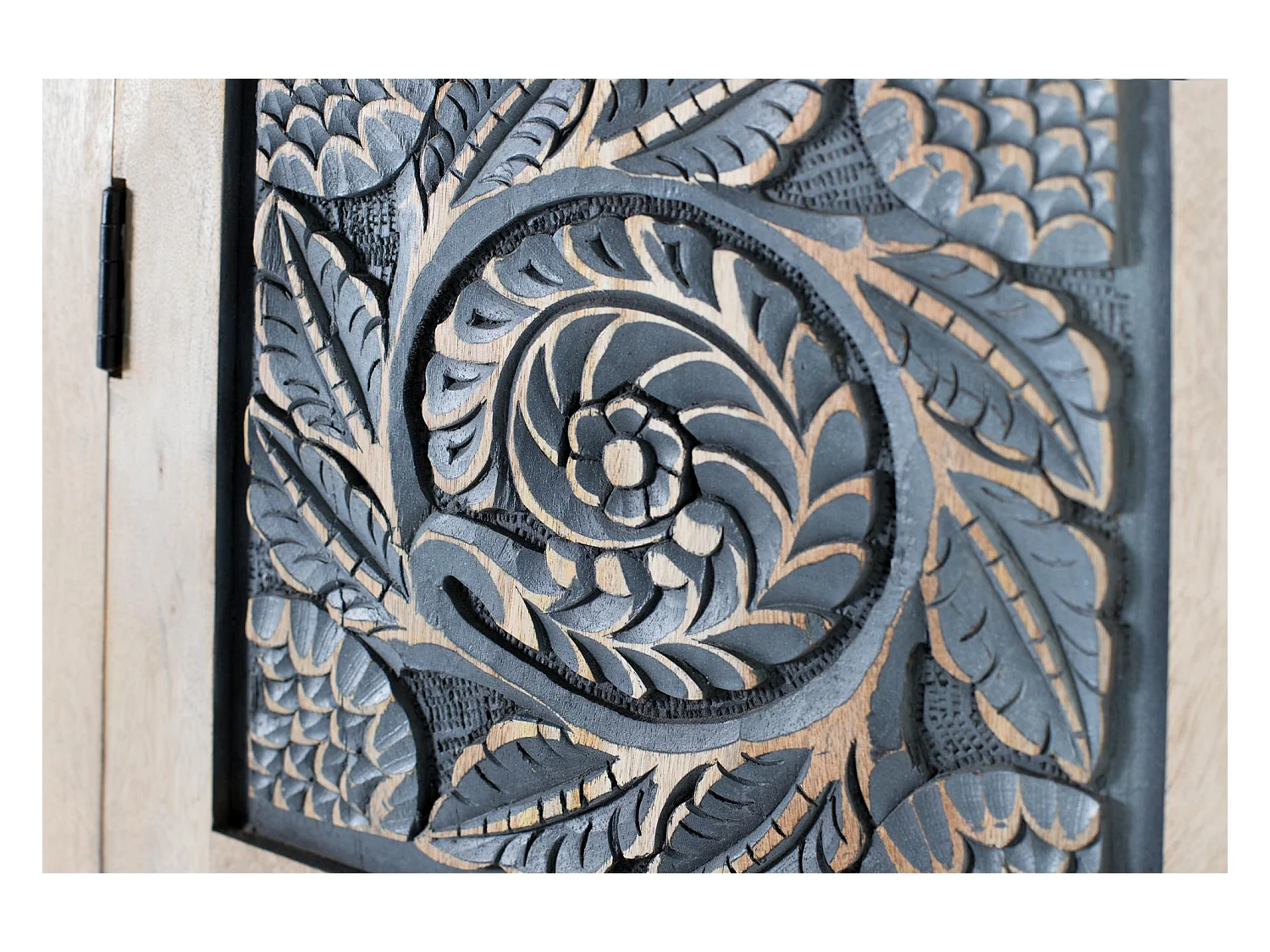 Armoire en bois de manguier avec portes sculptées à la main 180cm