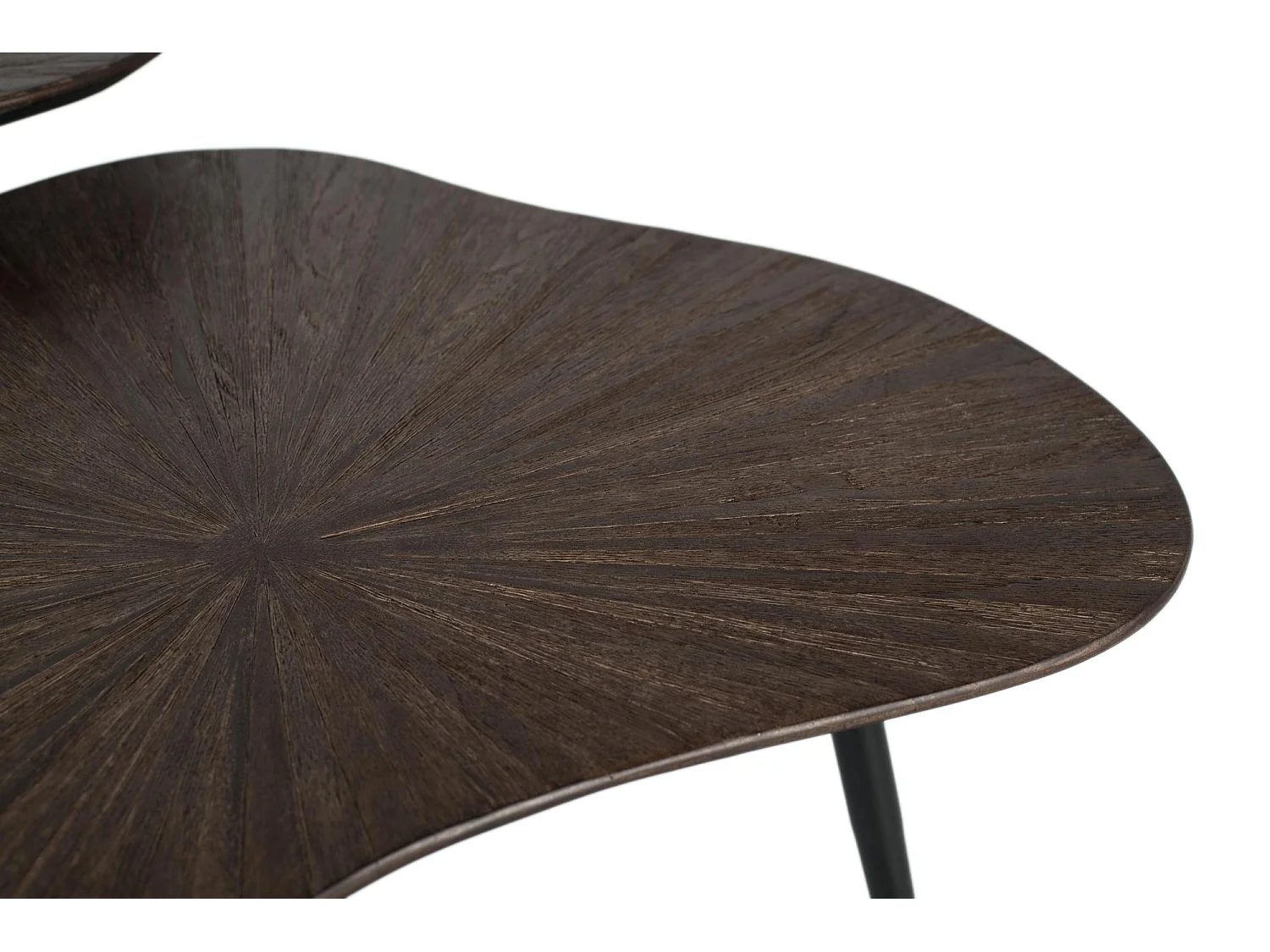 Set di due tavolini laterali impilabili dal design irregolare