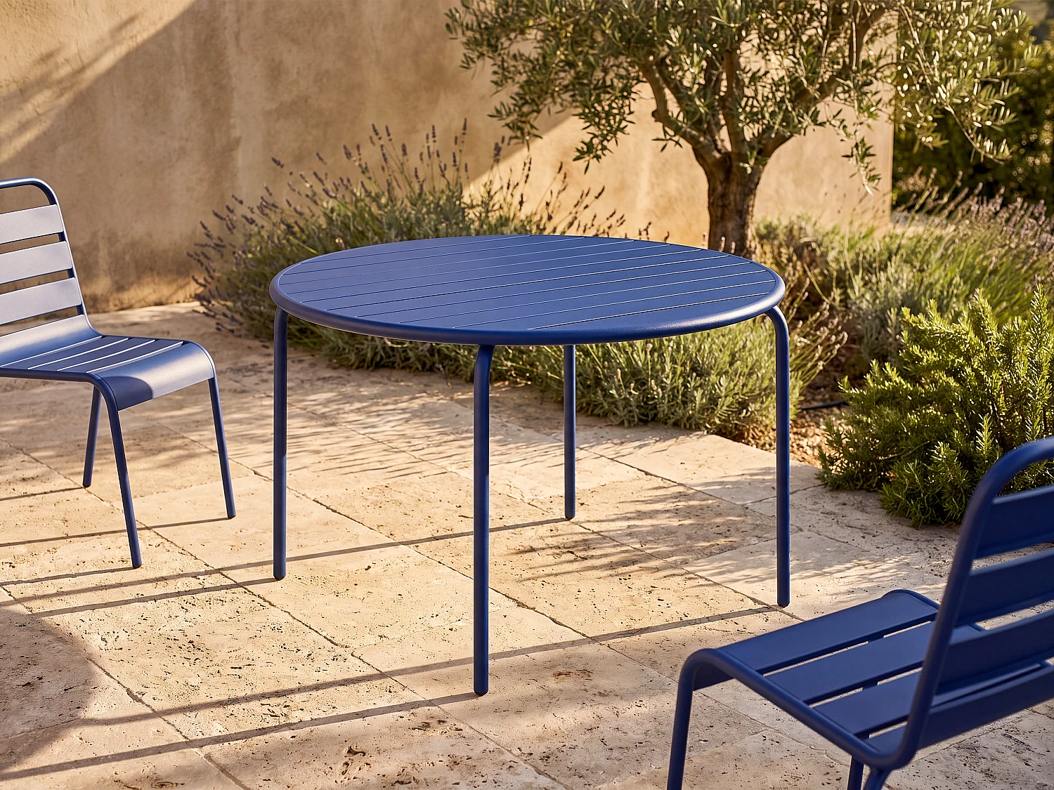 Runder Gartentisch D.130 cm aus Metall – Nachtblau – MIRMANDE von MYLIA