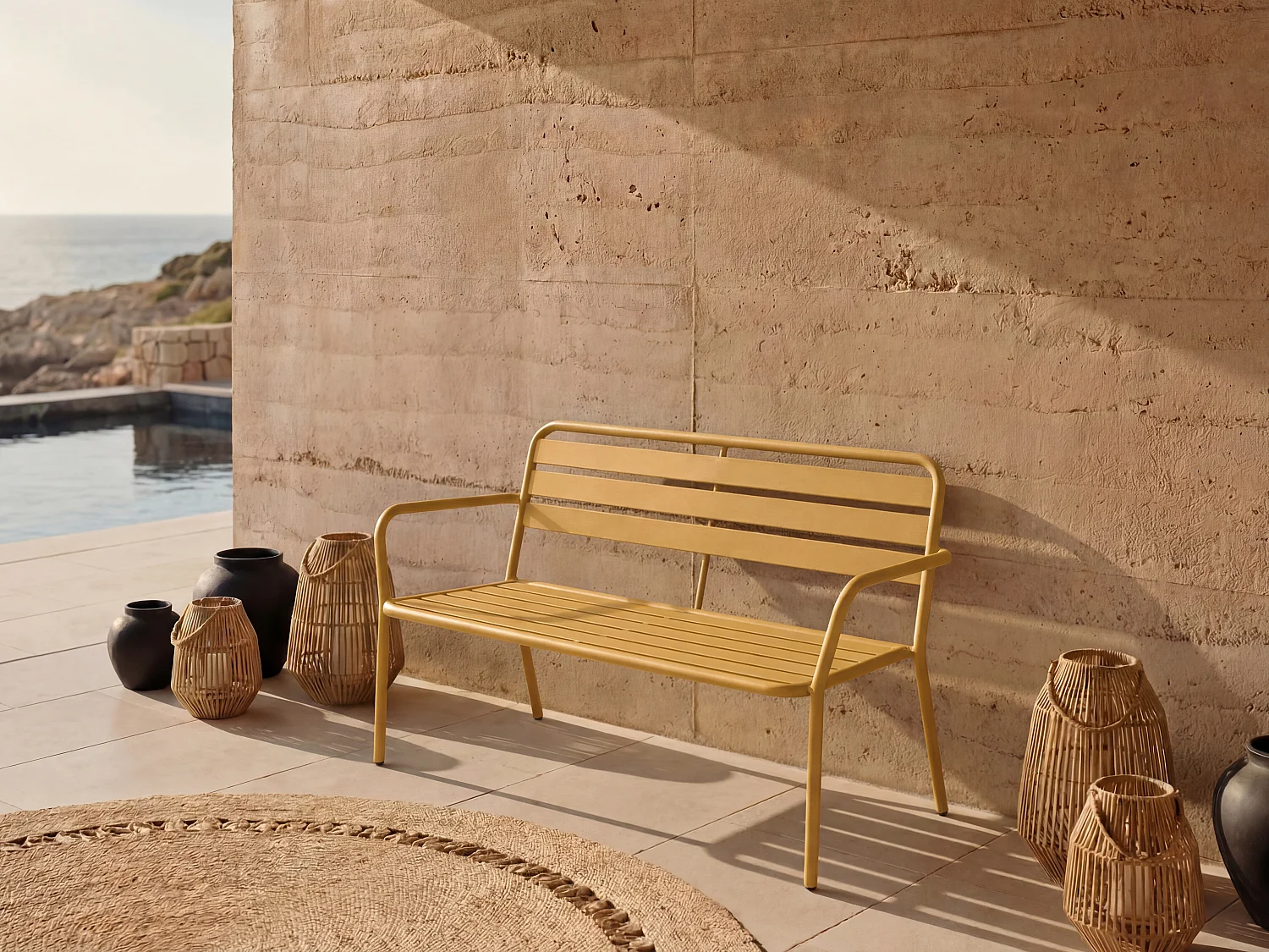 Metalen tuinbank - Mosterdgeel - MIRMANDE van MYLIA