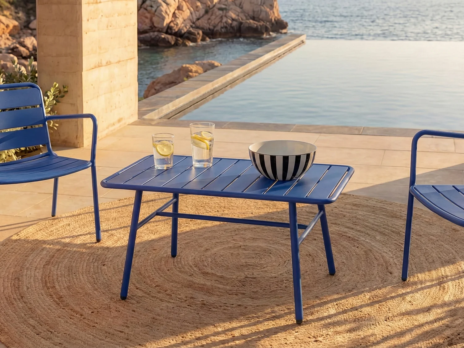 Sofabord utendørs i metall - Nattblå - MIRMANDE fra MYLIA