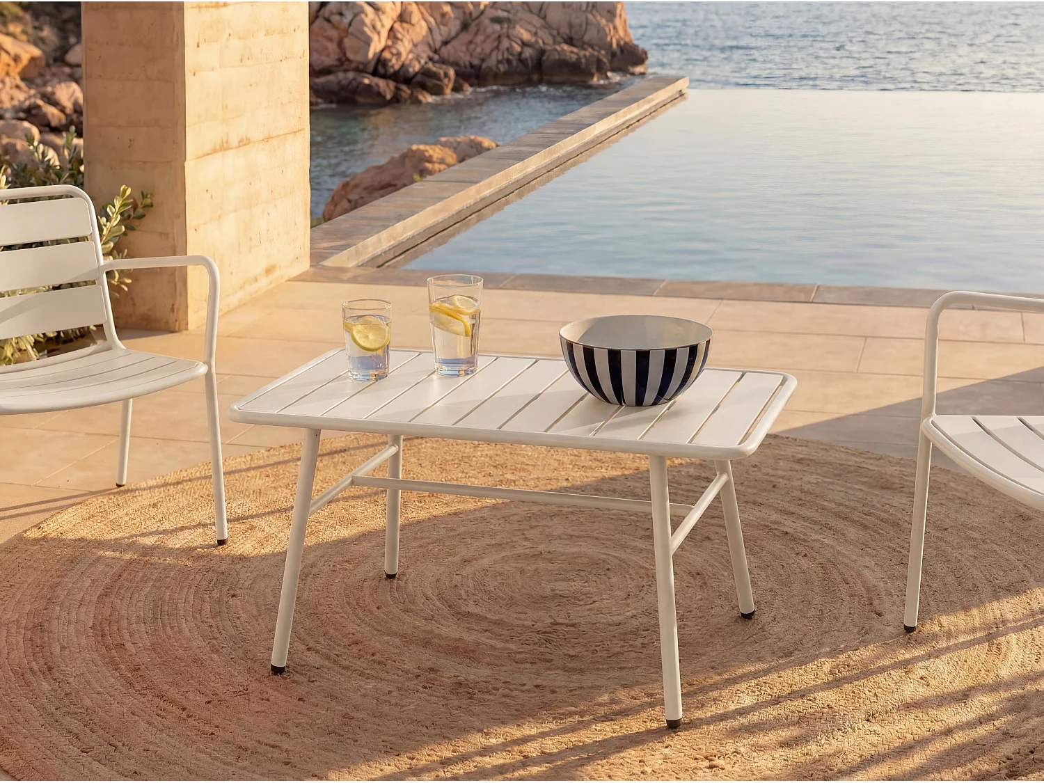 Hagebord i metall - Beige - MIRMANDE fra MYLIA