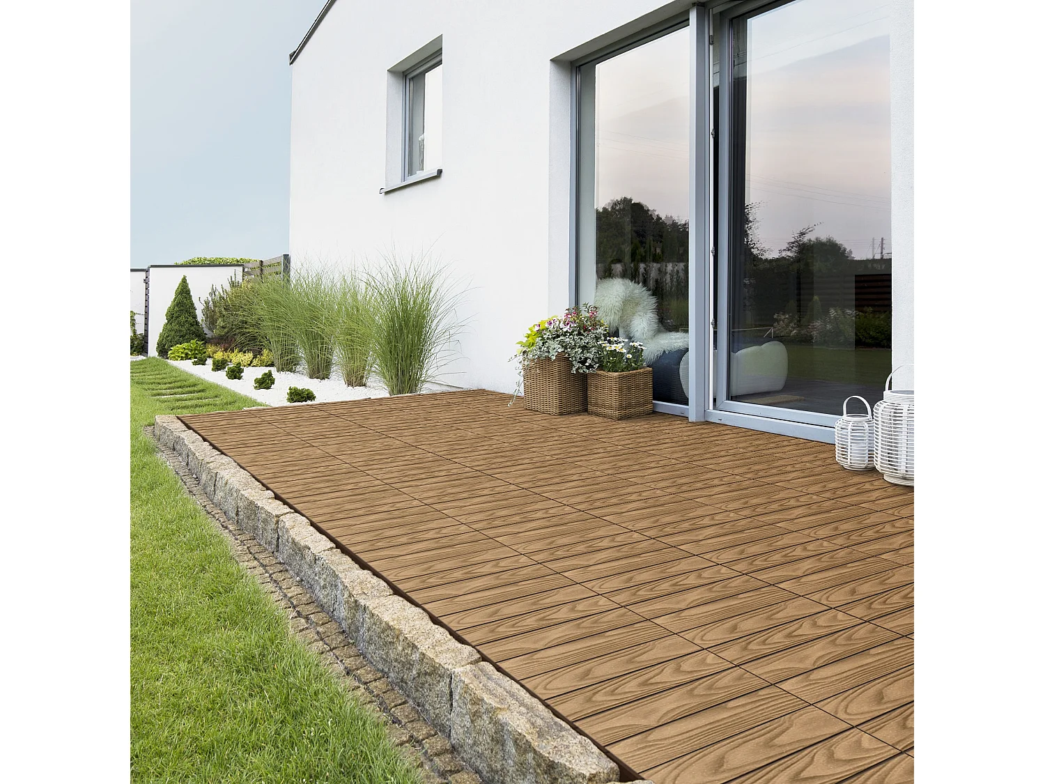 Dalles de terrasse WPC 30x30cm 22 pièces 2m² teck aspect bois avec système clipsable et drainage antidérapant intérieur extérieur revêtement de sol