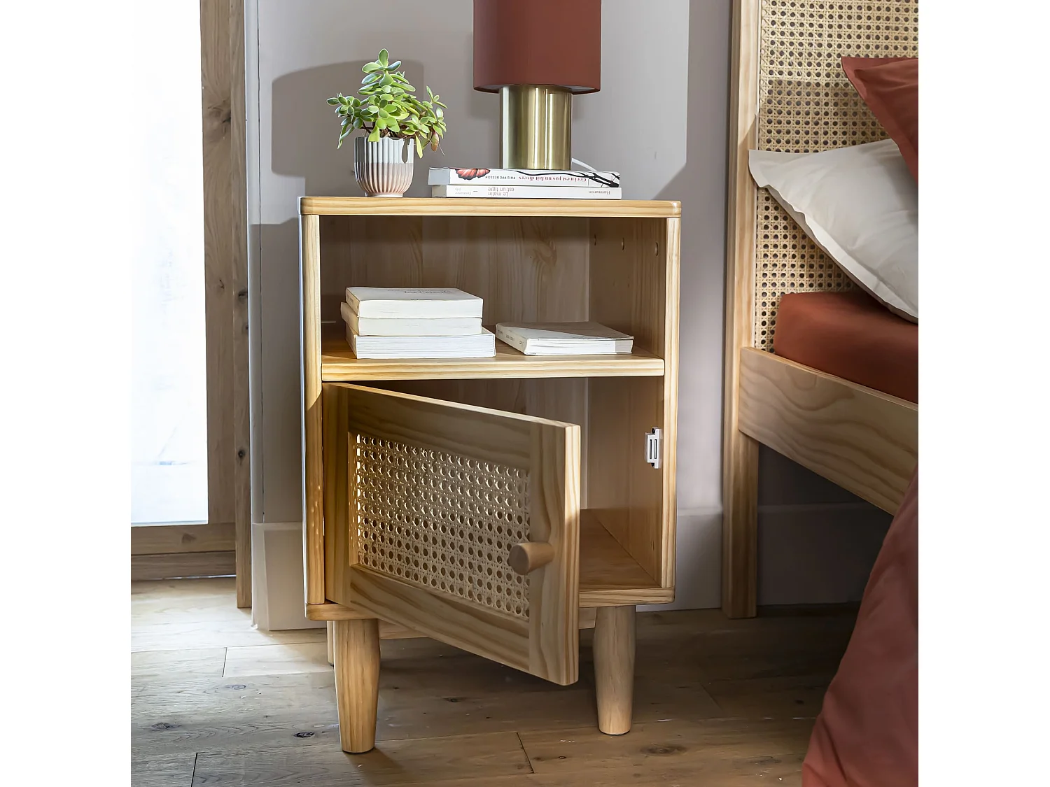 Lit en pin massif avec véritable cannage ANNA 140x190 + 2 tables de chevet cannage - ANNA