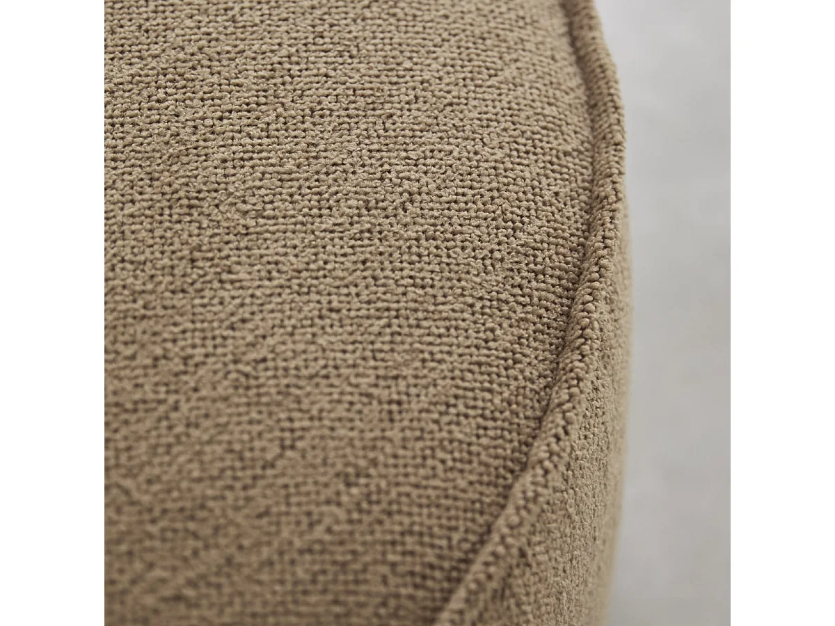 Fußhocker Dario mit camelfarbenem Stoffbezug, Einsitzer