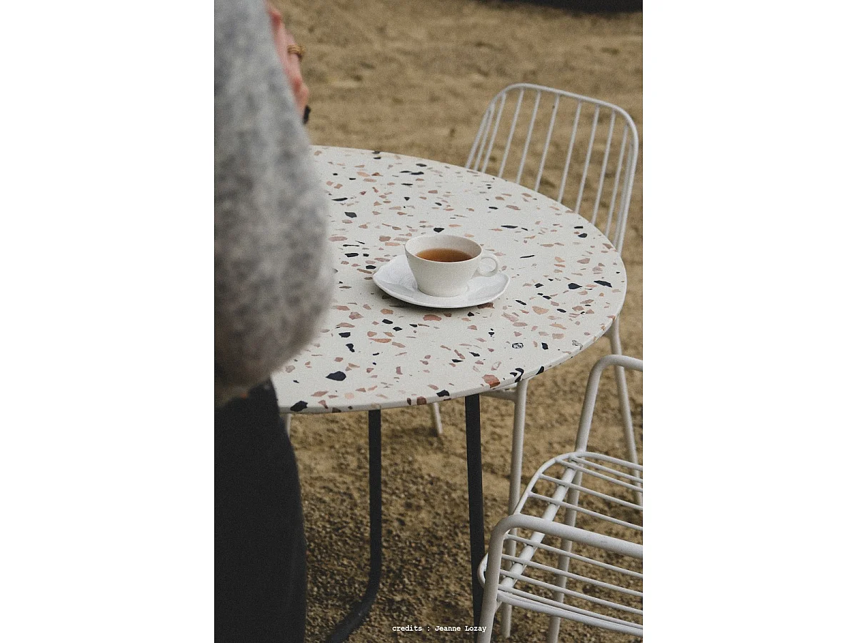 Tavolo da giardino rotondo in battuto di terrazzo premium e metallo Elio brown da 90 cm