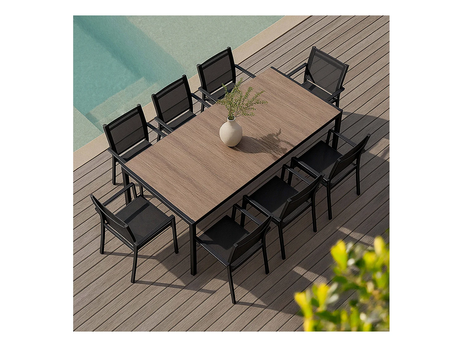 Ensemble table de jardin en aluminium effet bois et 8 fauteuils noirs - Tivoli