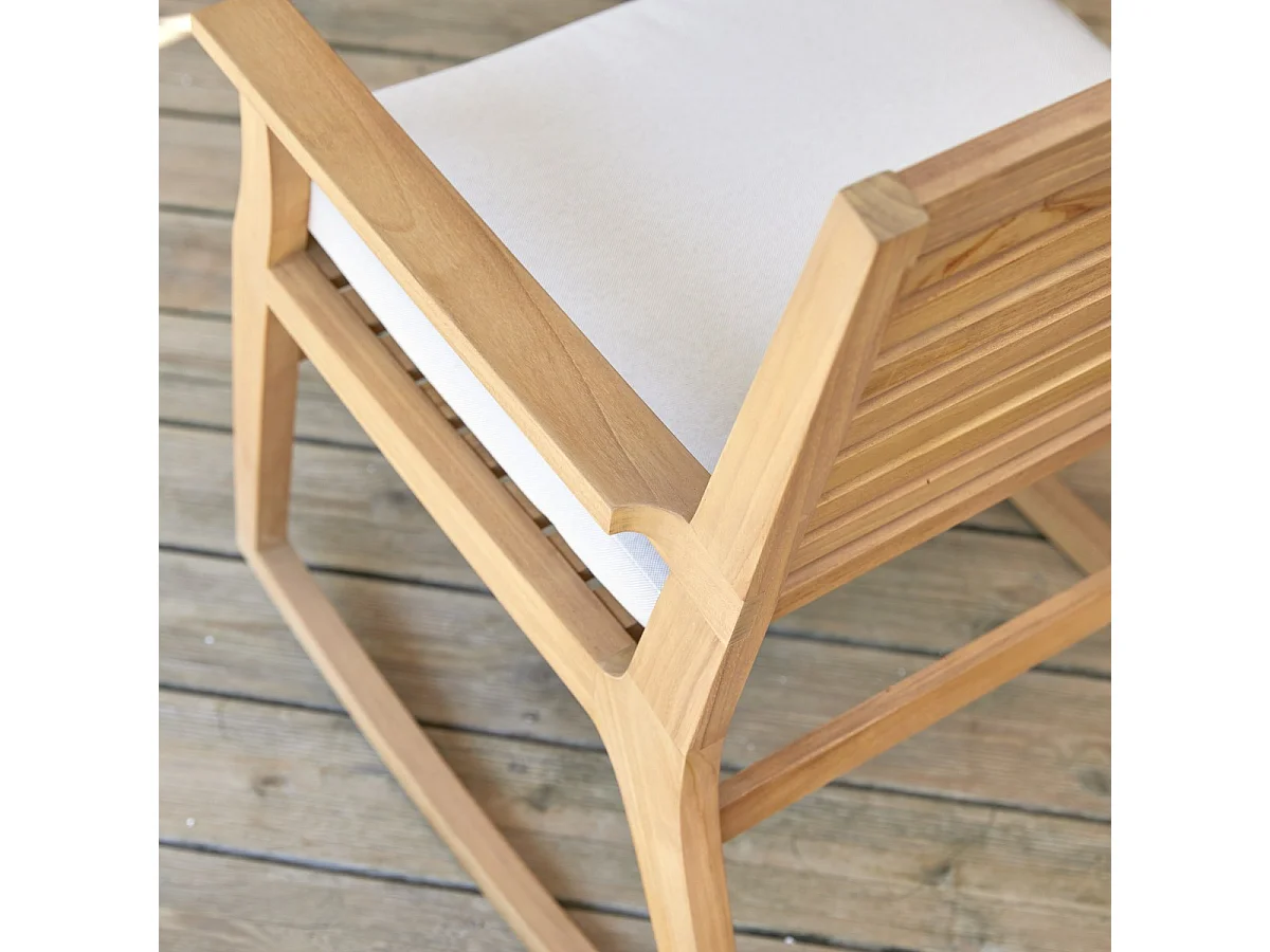 Outdoor Schaukelstuhl Leni aus massivem Teakholz