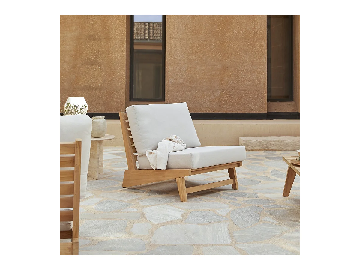 Outdoor Sessel Olia aus massivem Teakholz
