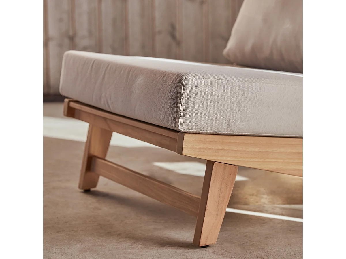 Outdoor Sessel Olia aus massivem Teakholz