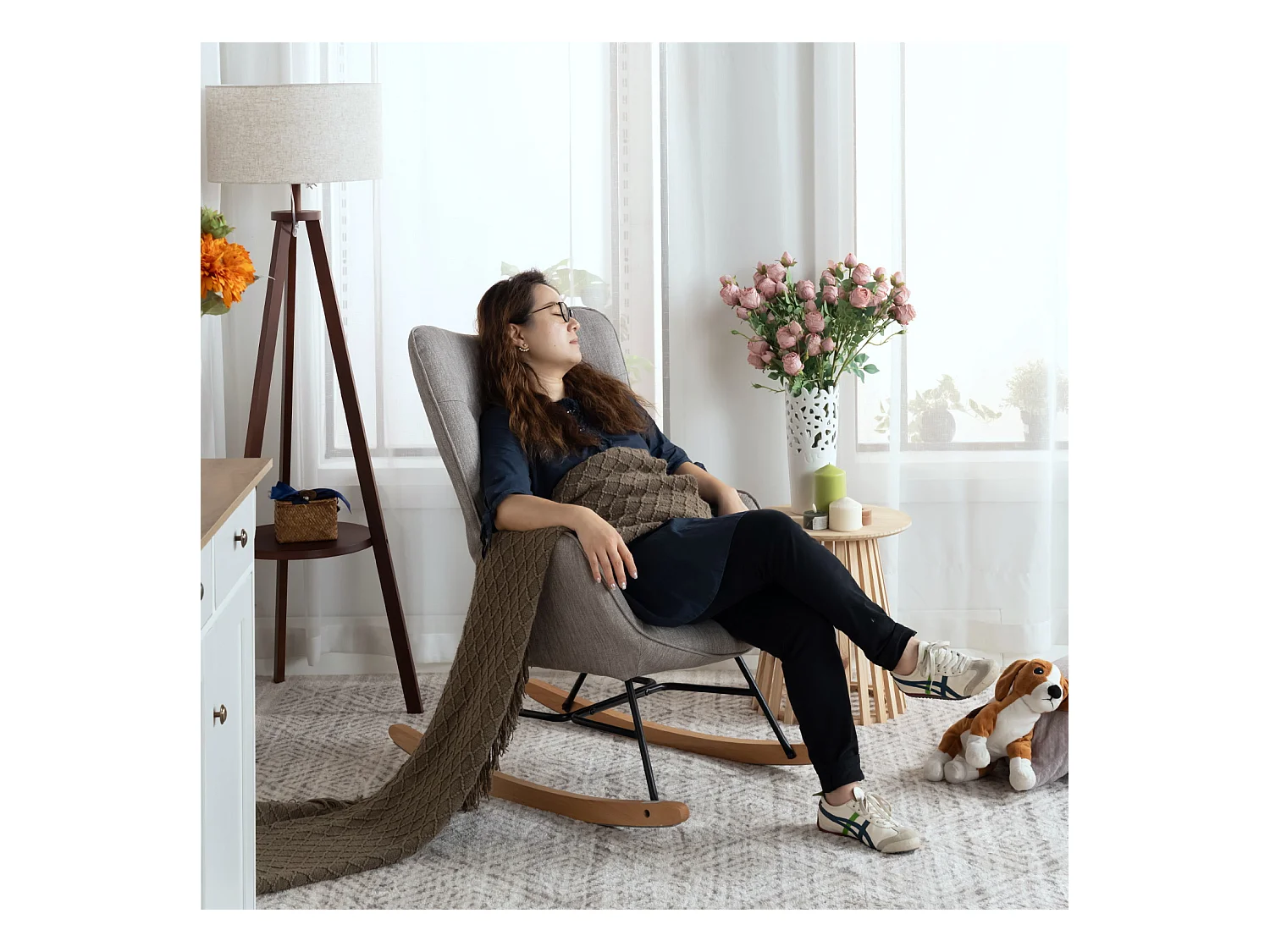 Fauteuil à bascule style Rocking chair - Style Scandinave - Tissu gris clair - Pieds en véritable bois de hêtre - 68x 85x96cm , Gris Tissu