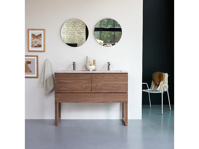 Badezimmerschrank aus massivem Nussbaumholz und rosa Premium-Terrazzo Edga