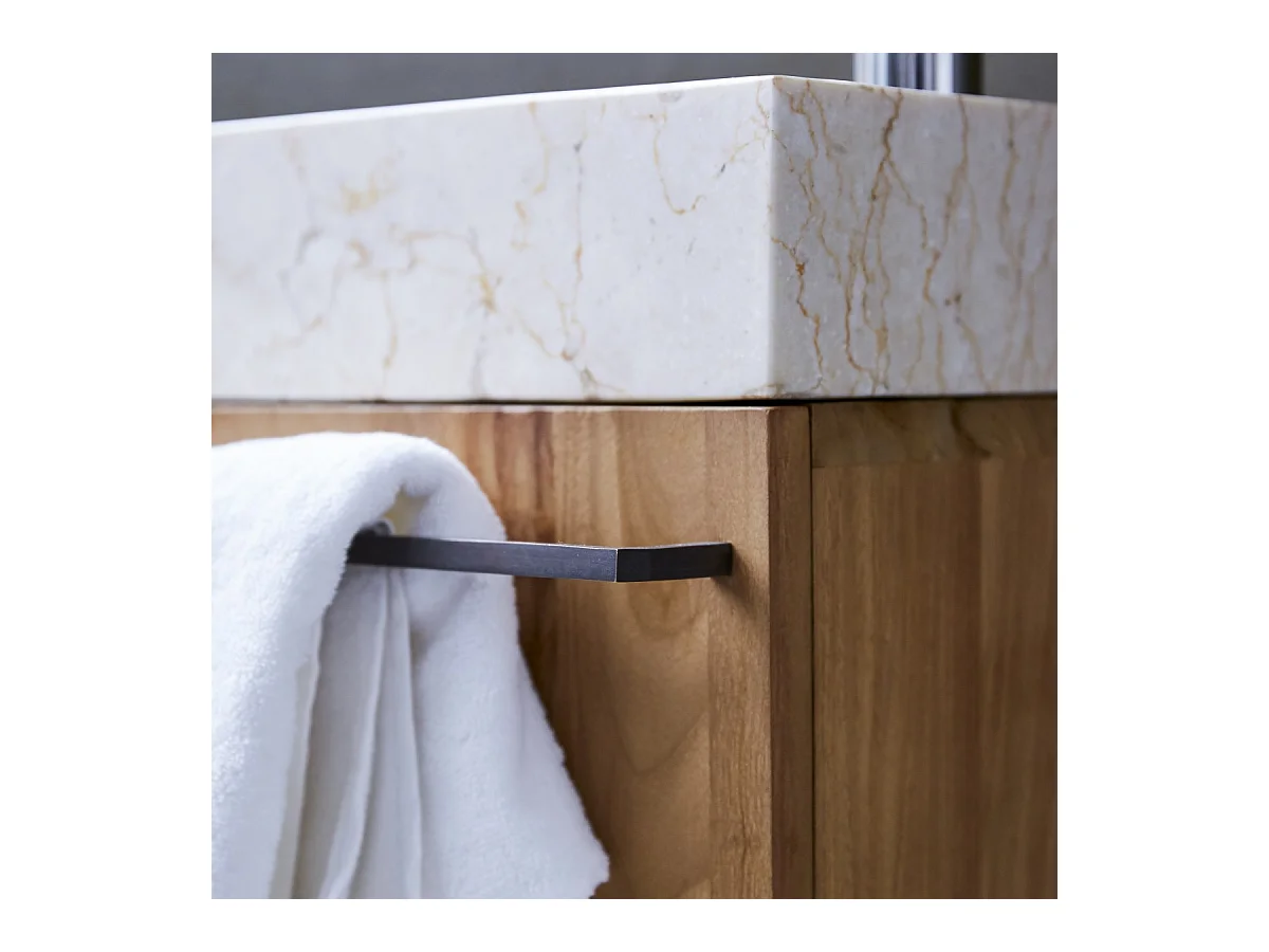 Badunterschrank hängend aus Teakholz mit cremefarbenem Marmorwaschbecken Stelle