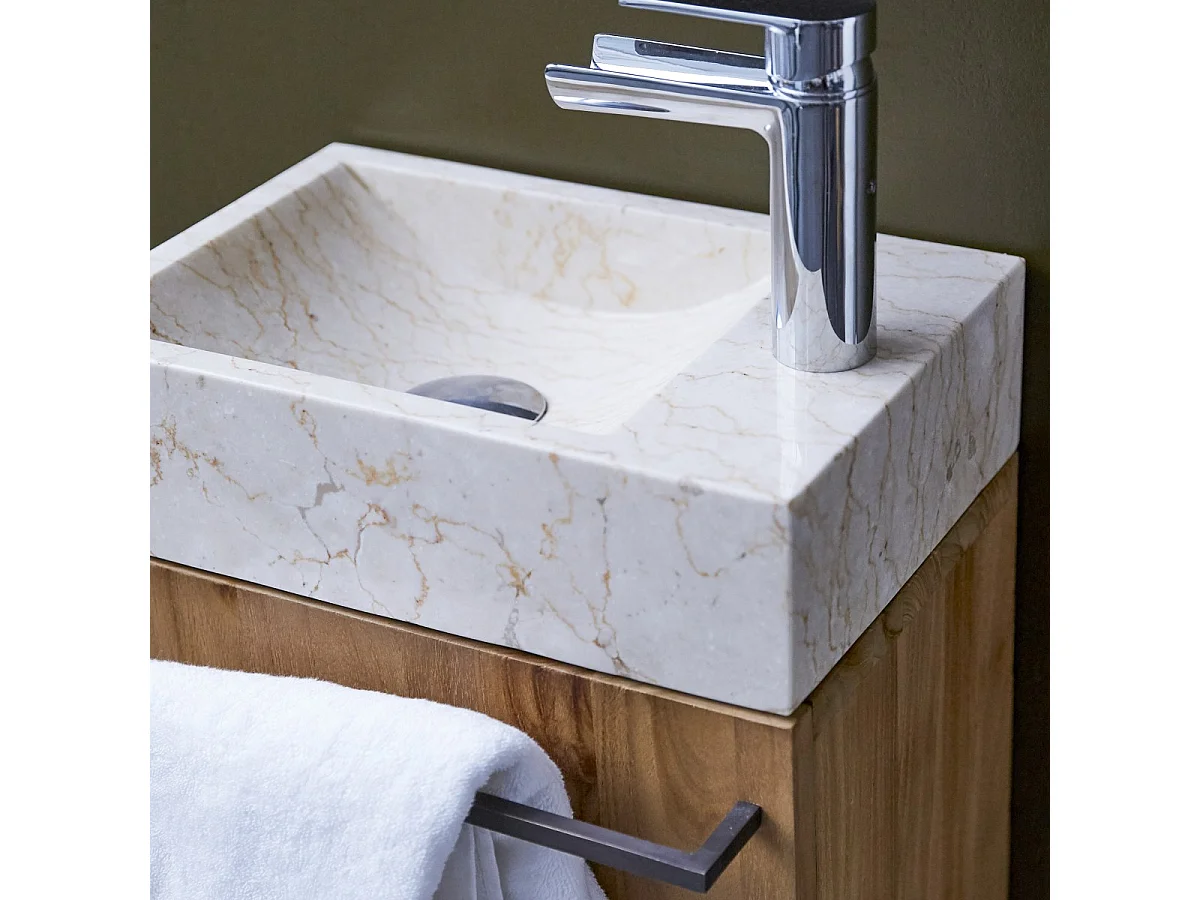 Badunterschrank hängend aus Teakholz mit cremefarbenem Marmorwaschbecken Stelle