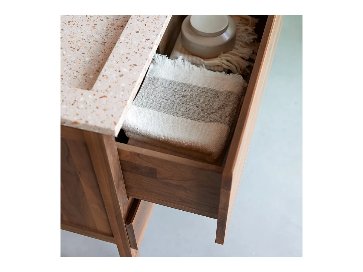 Badezimmerschrank aus Nussbaum massiv und rosa Premium-Terrazzo Edgar 80