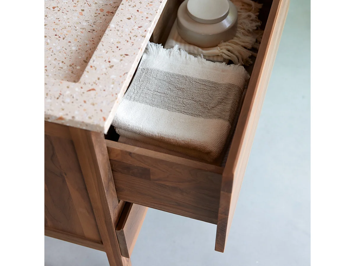 Badezimmerschrank aus Nussbaum massiv und rosa Premium-Terrazzo Edgar 80