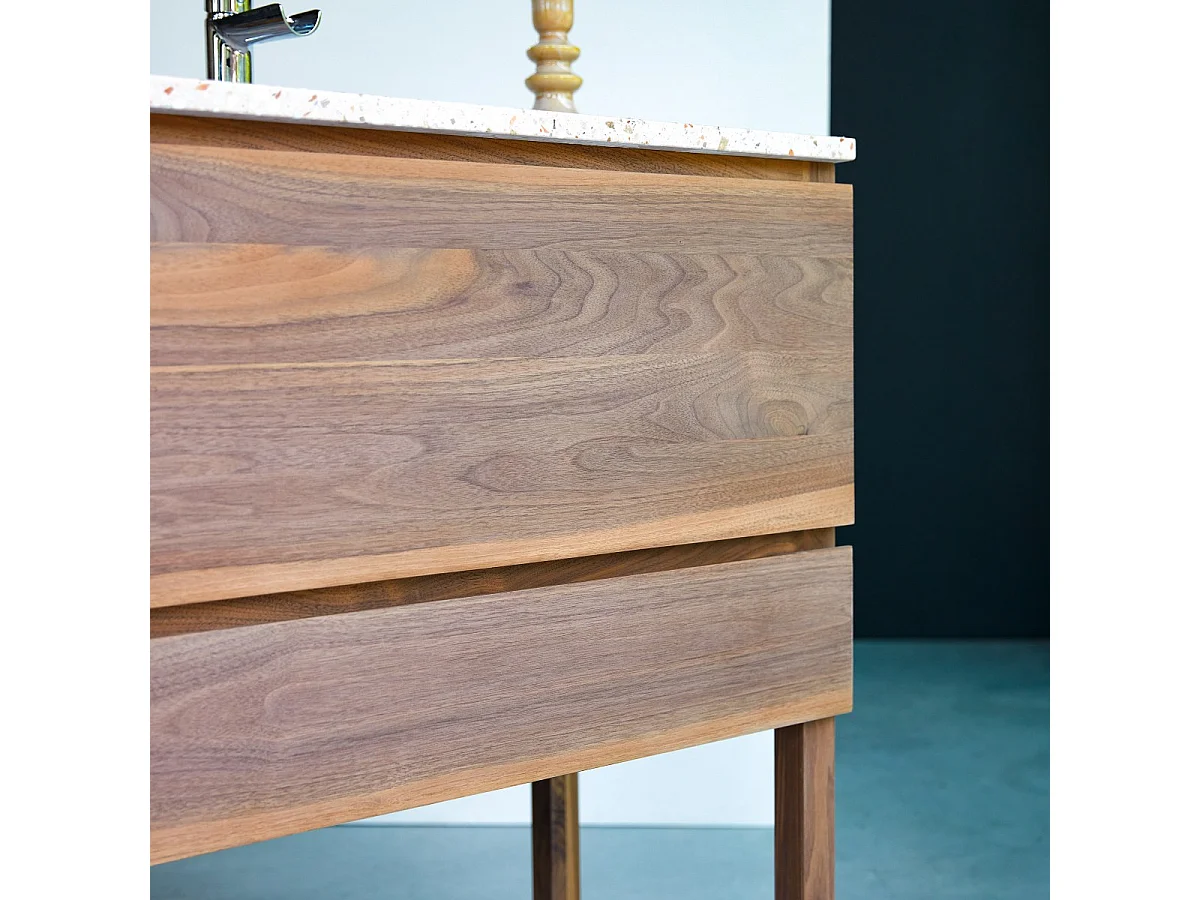 Badezimmerschrank aus Nussbaum massiv und rosa Premium-Terrazzo Edgar 80