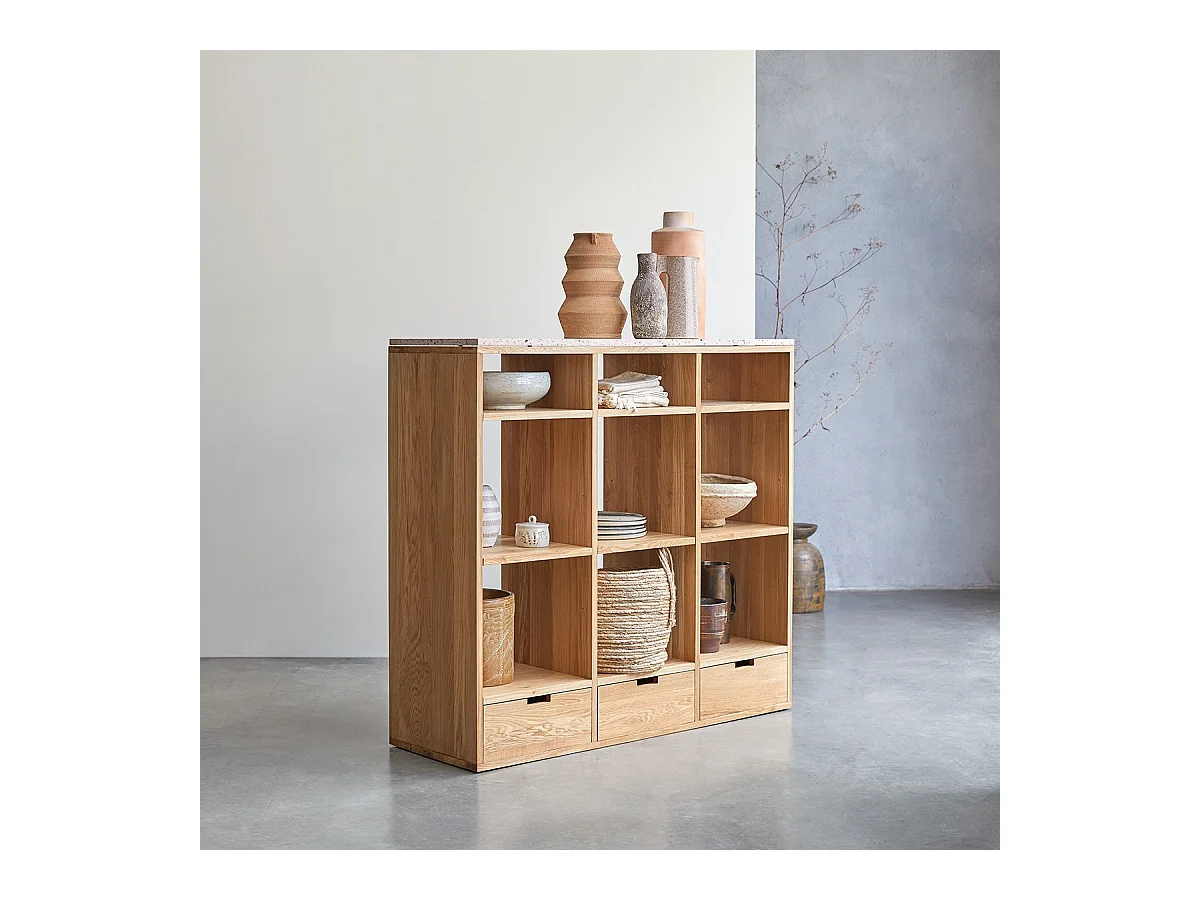 Bibliothèque basse Miho en bois de chêne massif et terrazzo premium Pink