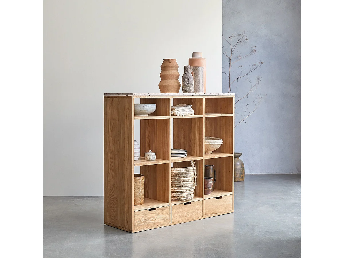 Niedriges Bücherregal Miho aus Eichenholz und Premium-Terrazzo Pink