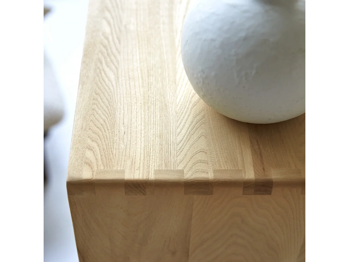 Libreria bassa in legno massello di olmo e canna Luis