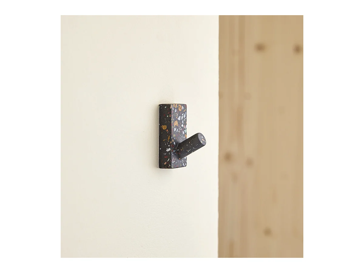 Rechteckiger Wandhaken Sara aus Terrazzo, Konfetti