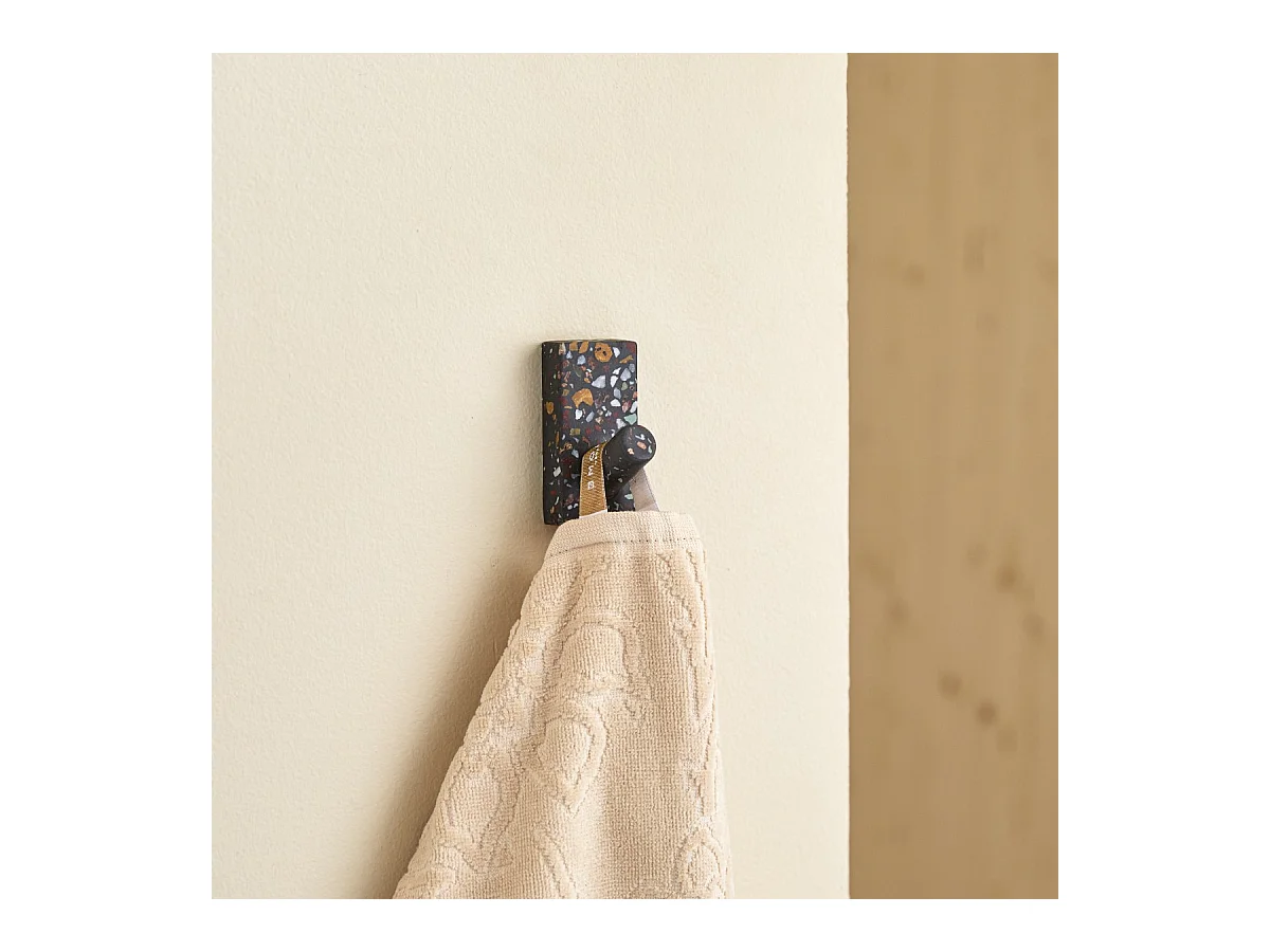 Rechteckiger Wandhaken Sara aus Terrazzo, Konfetti