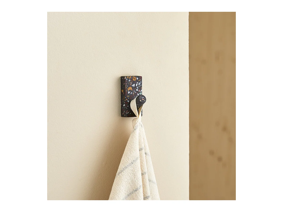 Rechteckiger Wandhaken Sara aus Terrazzo, Konfetti