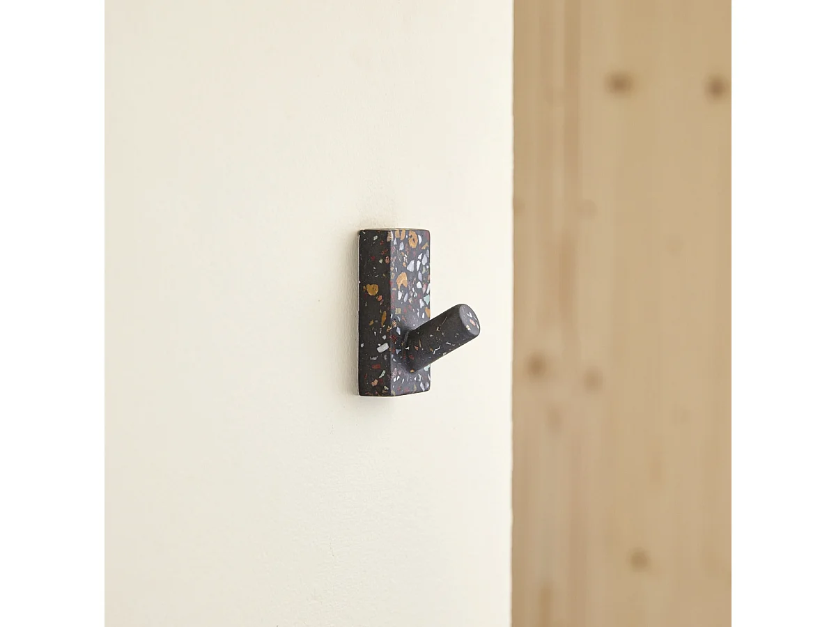 Rechteckiger Wandhaken Sara aus Terrazzo, Konfetti