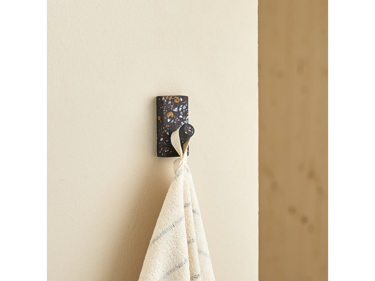 Rechteckiger Wandhaken Sara aus Terrazzo, Konfetti