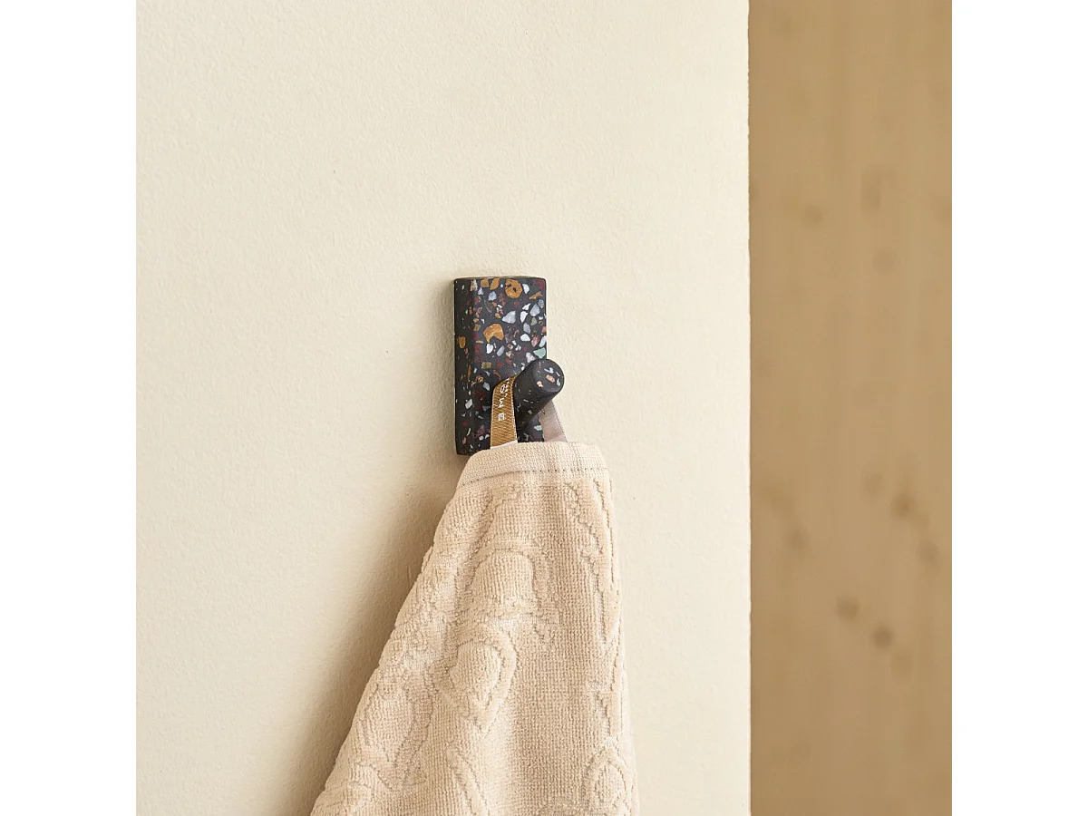 Rechteckiger Wandhaken Sara aus Terrazzo, Konfetti