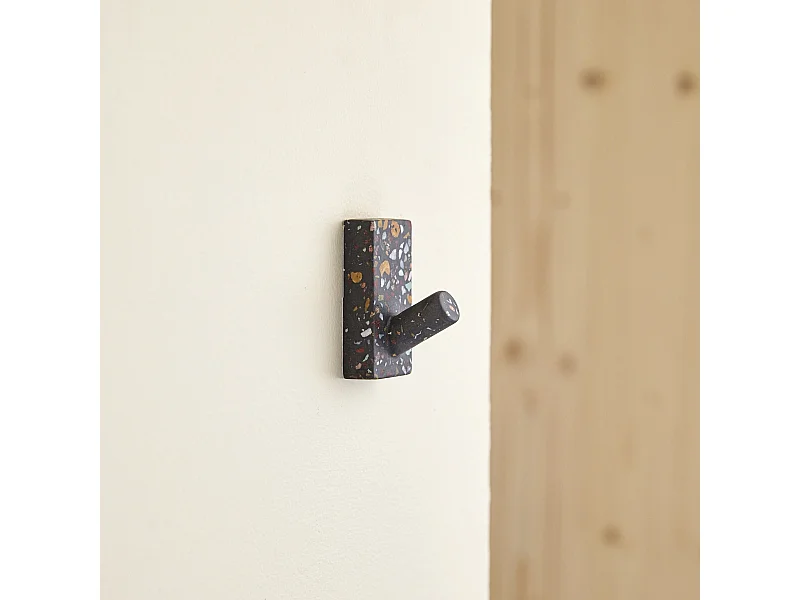 Rechteckiger Wandhaken Sara aus Terrazzo, Konfetti
