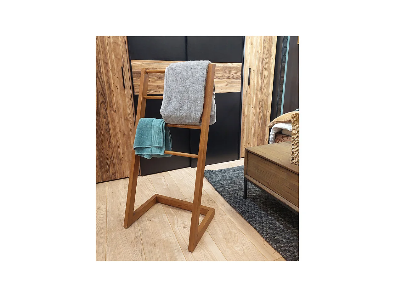 Porte serviettes autoportant H. 100 cm en bois de teck vernis – ANYA
