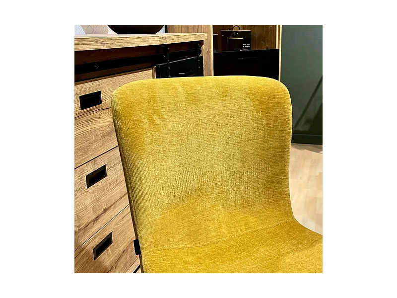 Lot de 4 chaises de repas en tissu jaune et pieds métal noir – ASTRID