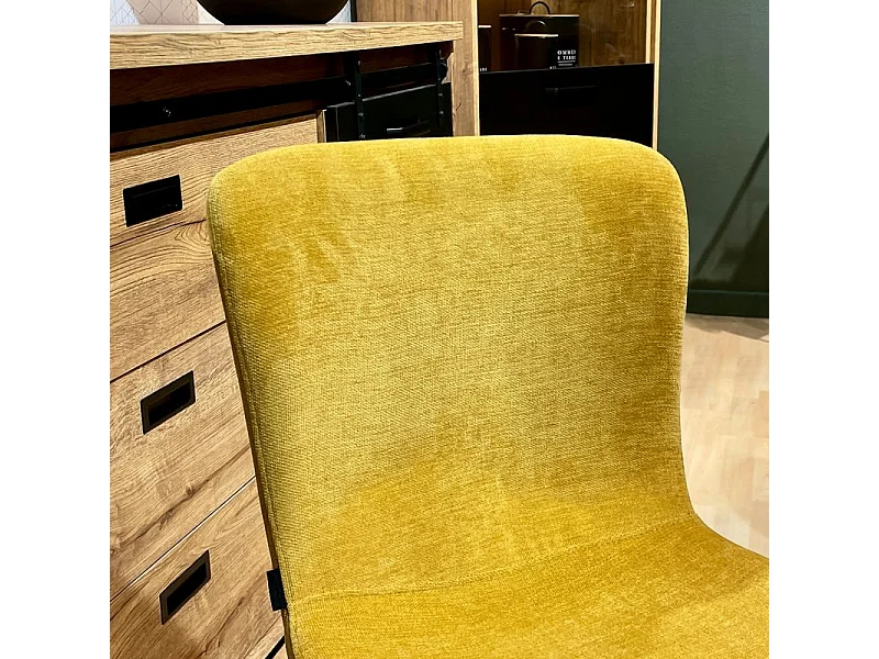 Lot de 4 chaises de repas en tissu jaune et pieds métal noir – ASTRID